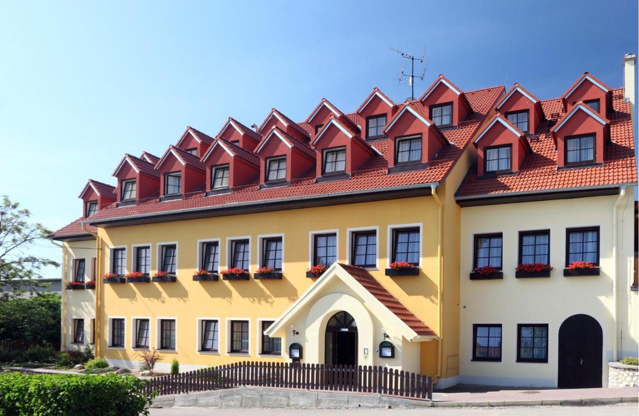 Wellness Hotel Iris Pavlov Exterior foto