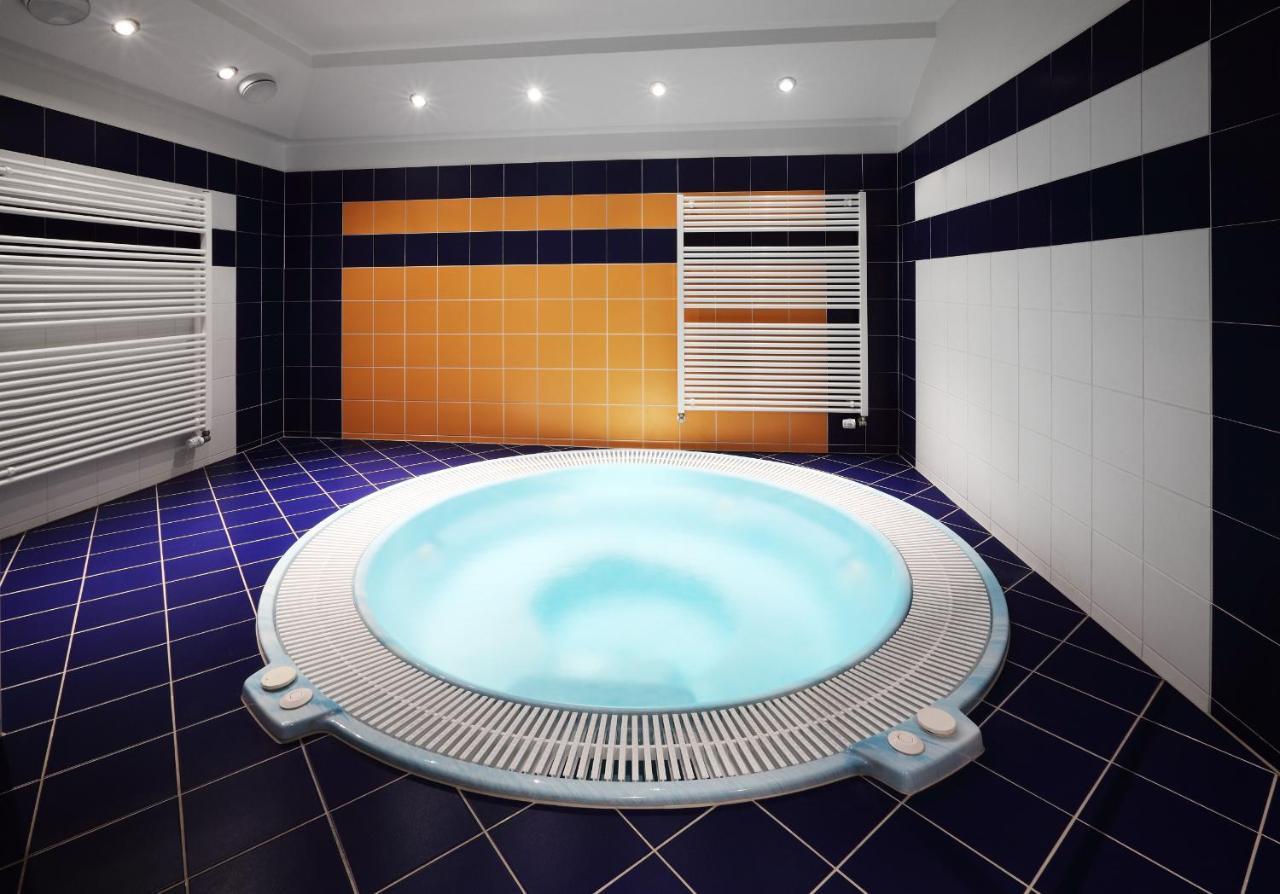 Wellness Hotel Iris Pavlov Exterior foto